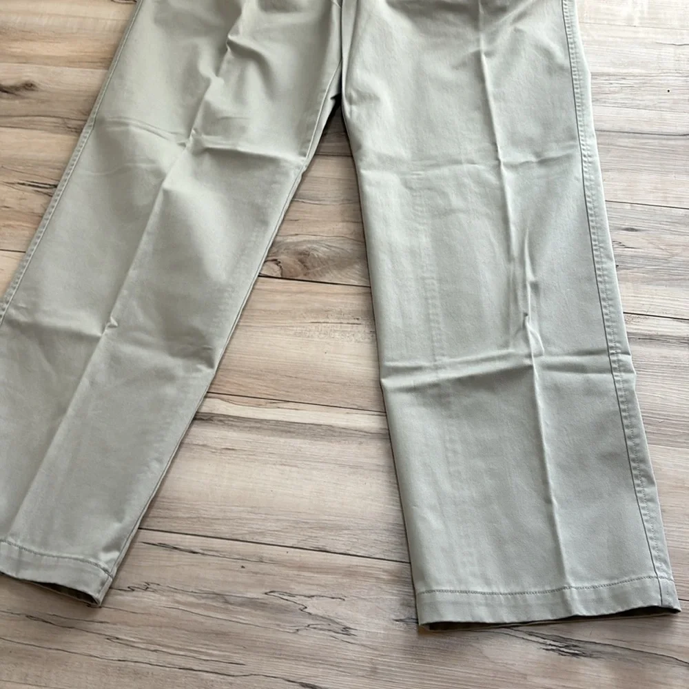 Haggar Mens Khaki Pants. Excellent Condition. 36/38 waist and 34 inch inseam.
